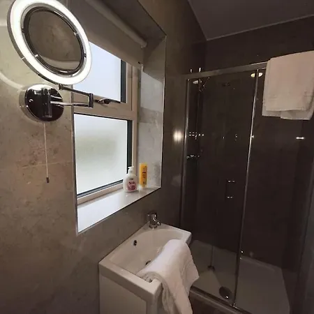 New Atherny Overlooking The Fields Of Athenry ゴールウェイ